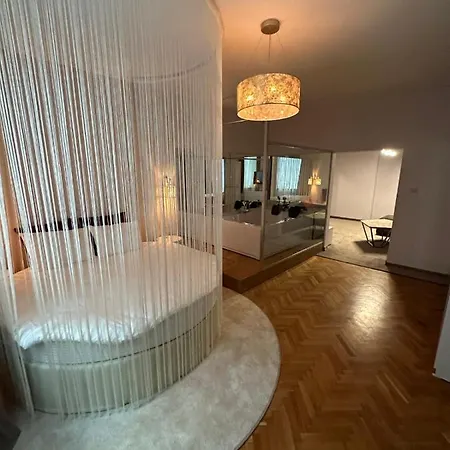 Luxury With Jacuzzi Apartment *